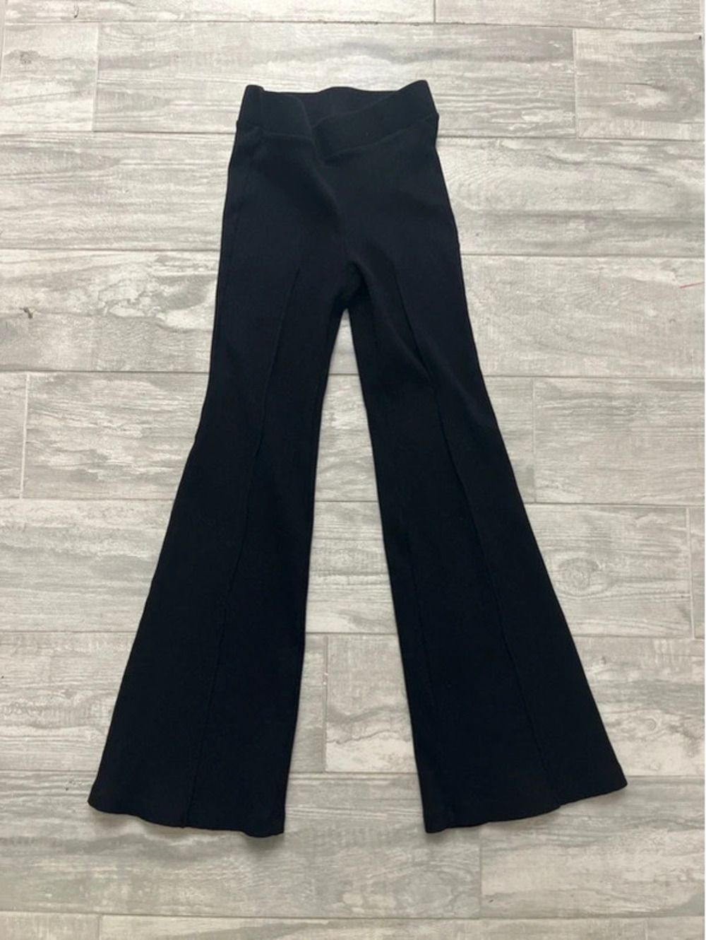 Donni. Ribbed Flare Black Leggings